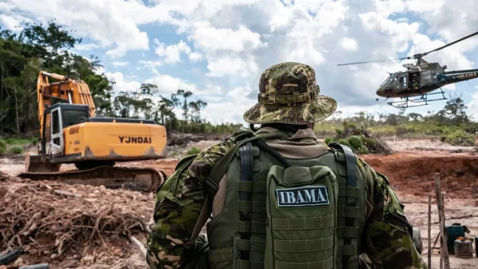 Ibama destrói máquinas e apreende mercúrio em operação contra garimpo