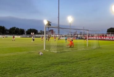 Momento do gol de pênalti do Mixto sobre a Portuguesa. Imagem: Reprodução