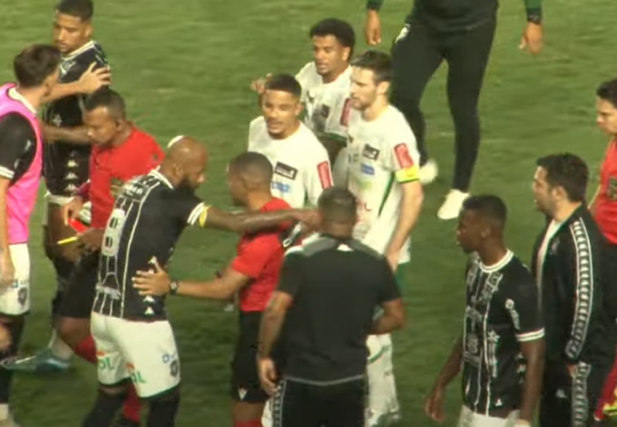 Confusão generalizada entre jogadores do Luverdense e do Rio Branco. Imagem: Reprodução
