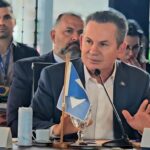 Durante reunião do Fórum dos Governadores, em Belém, chefe do Executivo de Mato Grosso criticou nações desenvolvidas por aumentarem emissões de poluentes enquanto pressionam o Brasil a restringir uso de seus recursos naturais.