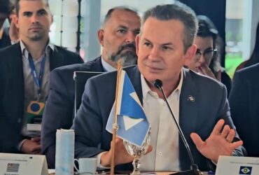 Durante reunião do Fórum dos Governadores, em Belém, chefe do Executivo de Mato Grosso criticou nações desenvolvidas por aumentarem emissões de poluentes enquanto pressionam o Brasil a restringir uso de seus recursos naturais.