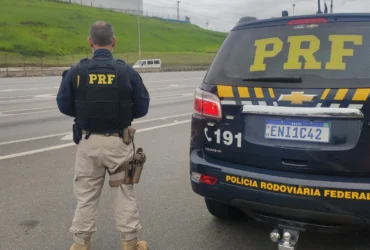 Ônibus clandestino é apreendido pela PRF durante viagem irregular com 35 passageiros