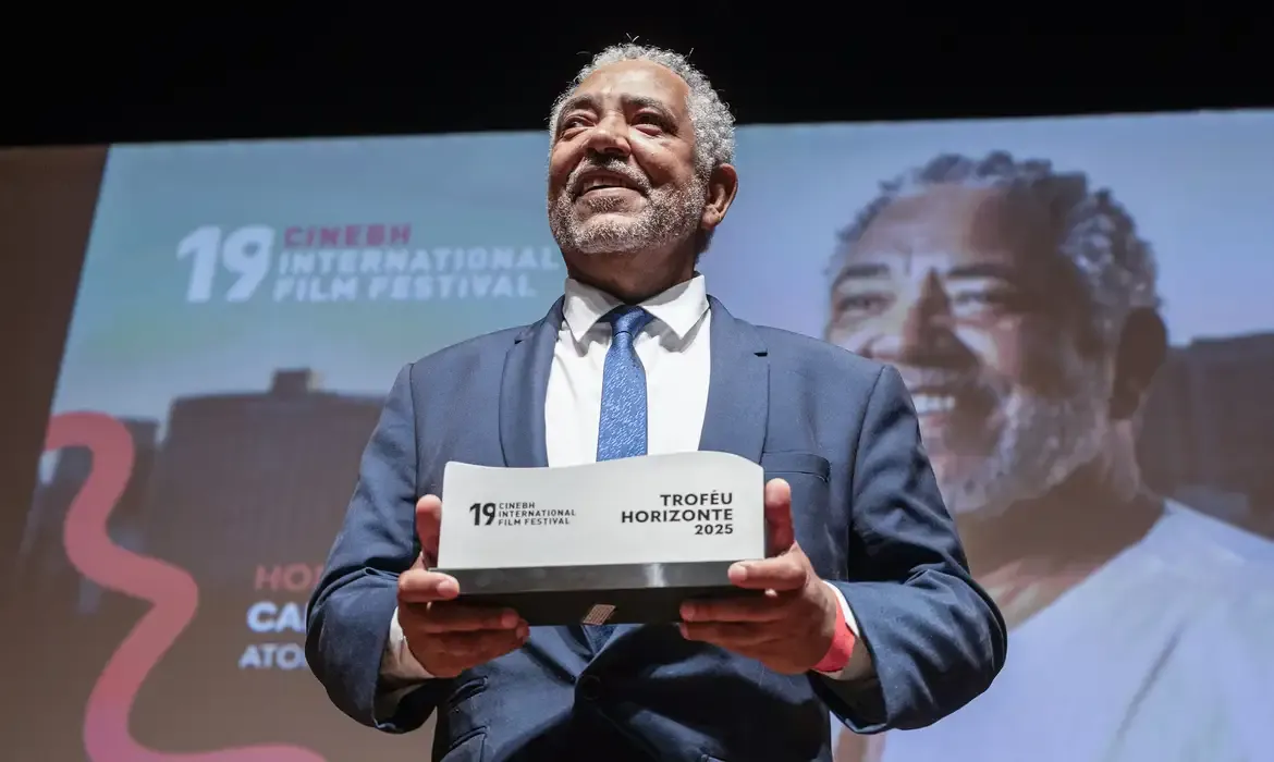 Abertura do CineBH celebra Carlos Francisco com sala lotada