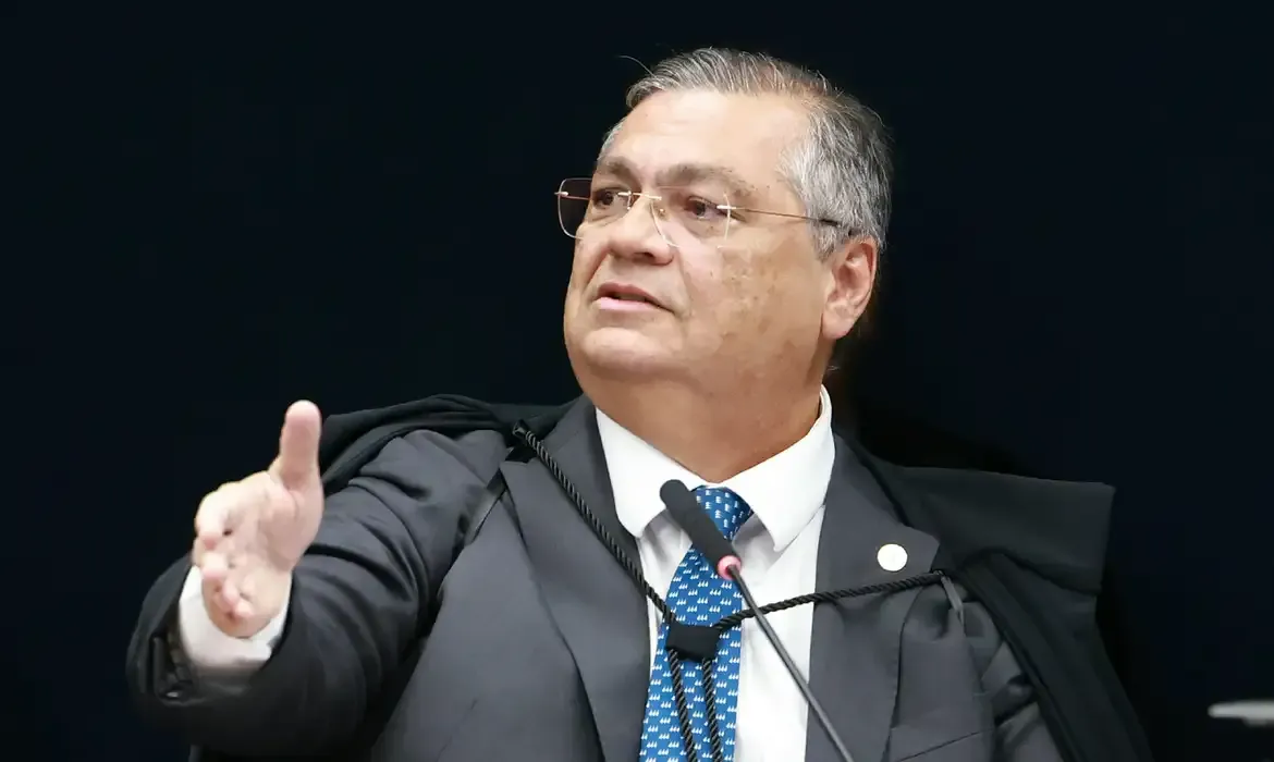 Dino solicita investigação da PF após receber ameaças por voto contra Bolsonaro