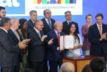 Lula sanciona lei que protege crianças nas redes digitais