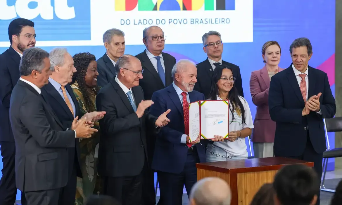 Lula sanciona lei que protege crianças nas redes digitais