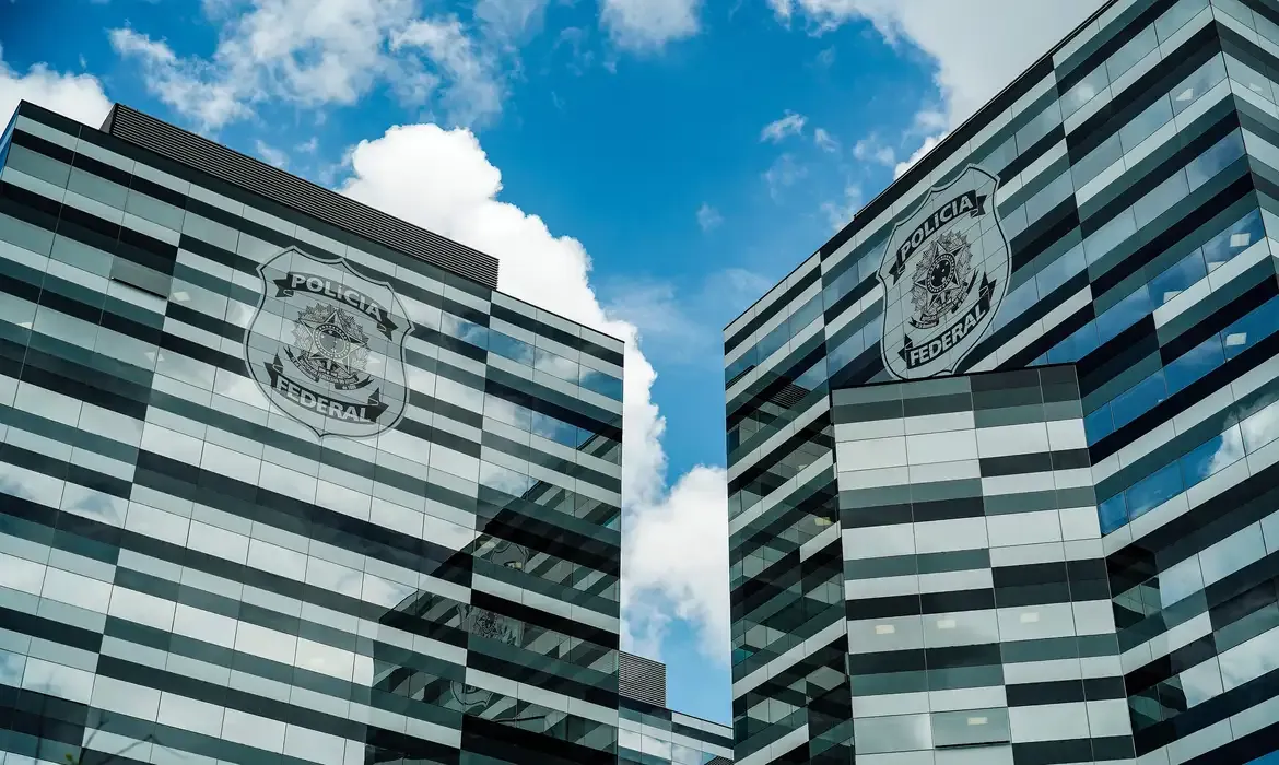 PF afirma que Zambelli não realizou coação contra o STF