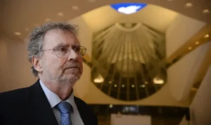 Físico Luiz Davidovich recebe prêmio internacional de ciência