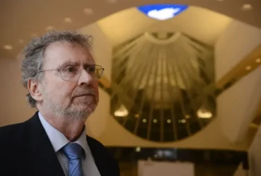 Físico Luiz Davidovich recebe prêmio internacional de ciência