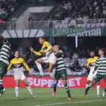 Lance de Coritiba x Criciúma. Imagem: Celso da Luz/CEC