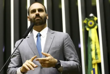 Câmara será notificada sobre denúncia contra Eduardo Bolsonaro