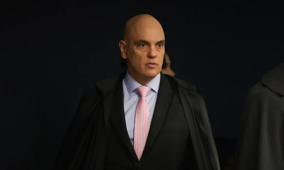 Moraes vota para condenar Bolsonaro e aliados por golpe de Estado