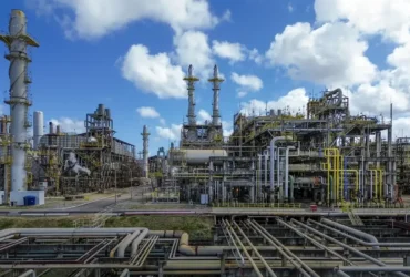 Faturamento da indústria cresce 5% em 2025 impulsionando empregos