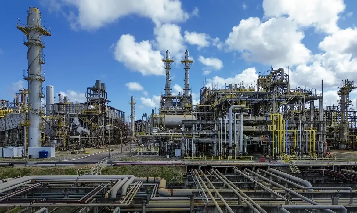 Faturamento da indústria cresce 5% em 2025 impulsionando empregos