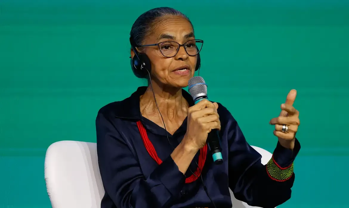 Marina Silva defende fim dos combustíveis fósseis e apoio a países pobres
