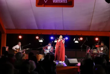 Cantora celebra união e combate à intolerância em show no Festival Artes Vertentes