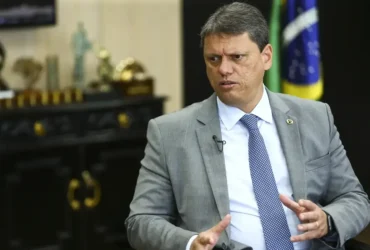 Moraes autoriza visita de governador a Bolsonaro em setembro