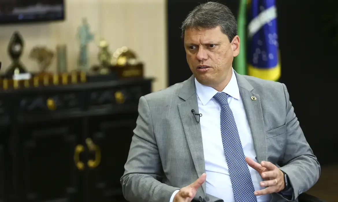 Moraes autoriza visita de governador a Bolsonaro em setembro