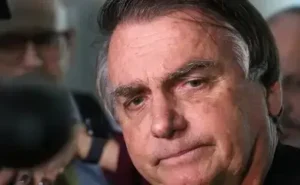 Autorizado pelo STF, Bolsonaro realiza exames em hospital de Brasília