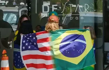 Bolsonaro apresenta melhora após hidratação e tratamento medicamentoso