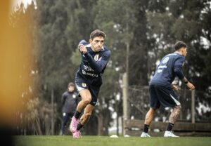 Uruguai x Peru nas Eliminatórias da Copa: onde assistir e escalações. Imagem: AUF