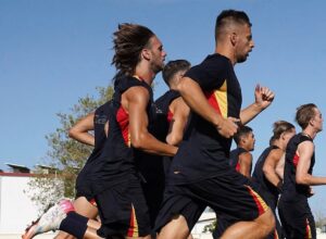 Lecce x Cagliari: onde assistir, escalações e detalhes do duelo pela Série A. Imagem: Divulgação Lecce