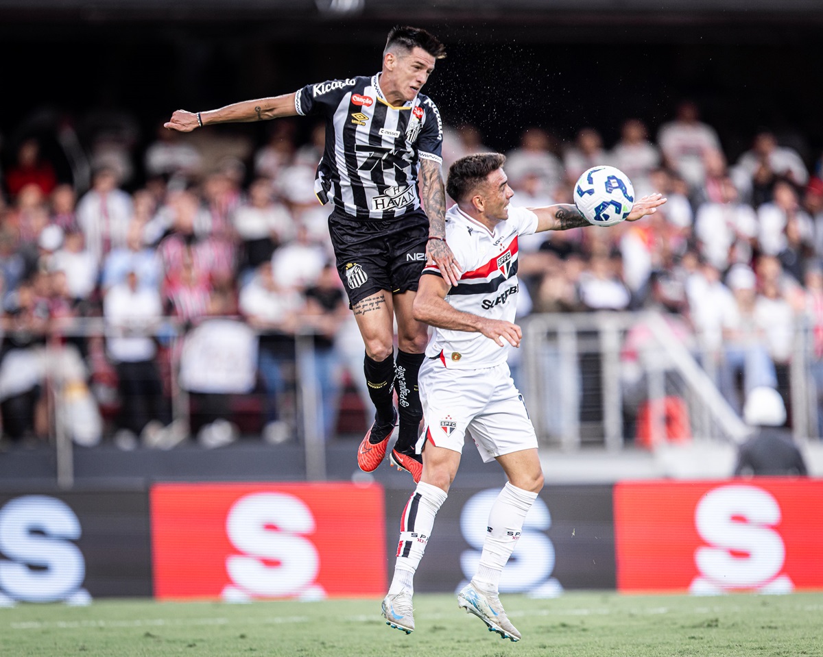 Santos x São Paulo: onde assistir e escalações do clássico pelo Brasileirão. Imagem: Raul Baretta/Santos FC