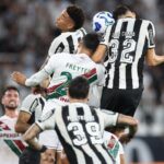 Fluminense x Botafogo: Onde assistir ao Clássico Vovô no Brasileirão 2025. Imagem: Vitor Silva/BFR