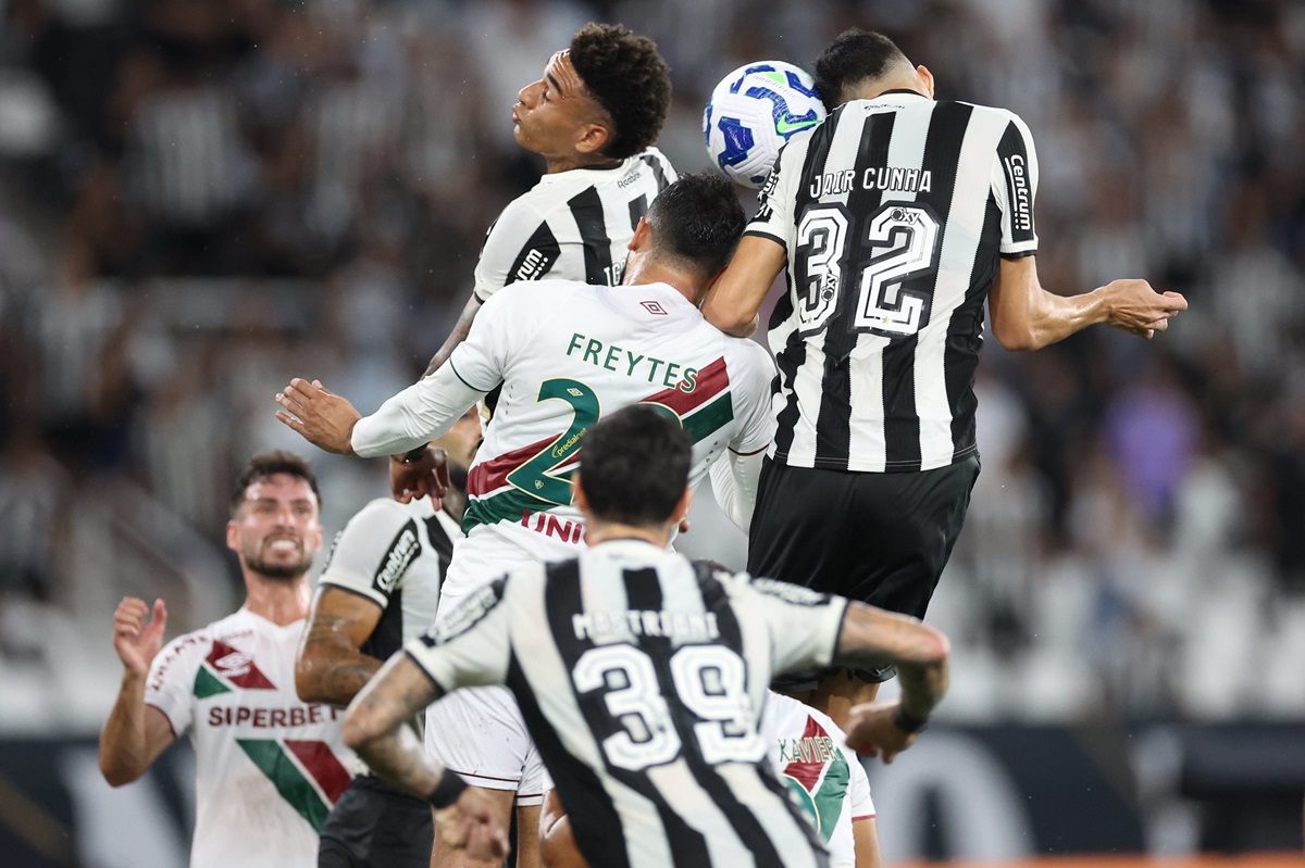 Fluminense x Botafogo: Onde assistir ao Clássico Vovô no Brasileirão 2025. Imagem: Vitor Silva/BFR