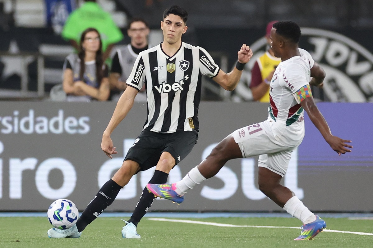 Fluminense x Botafogo: Onde assistir ao Clássico Vovô no Brasileirão 2025. Imagem: Vitor Silva/BFR