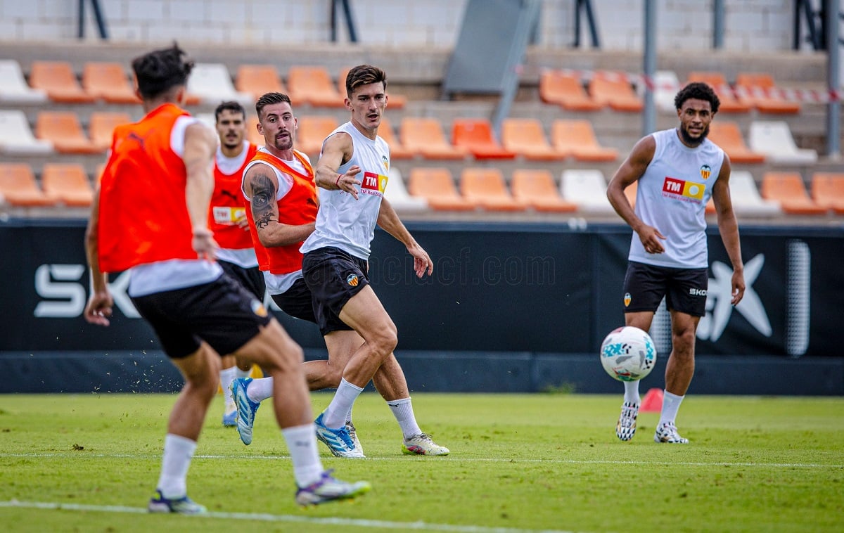 Espanyol x Valencia: Onde assistir ao vivo, escalações e tudo sobre o duelo pela LaLiga. Imagem: Divulgação Valencia Espanyol x Valencia: Onde assistir ao vivo, escalações e tudo sobre o duelo pela LaLiga. Imagem: Divulgação Valencia