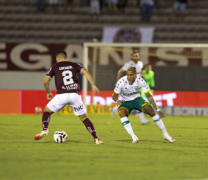 Lance do jogo entre Ferroviária x Cuiabá. Imagem: AssCom Dourado