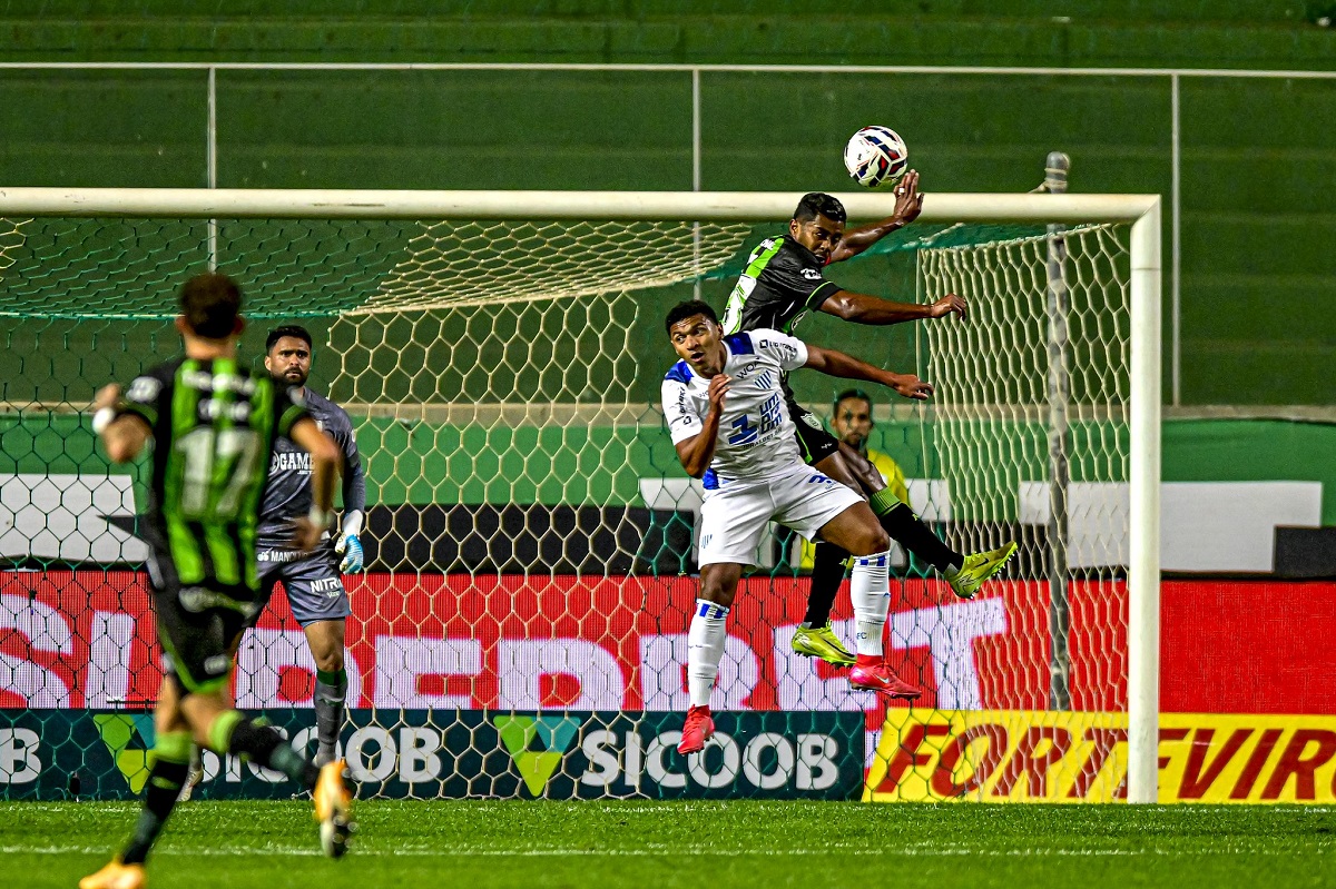 Lance de América-MG x Avaí. Imagem: Mourão Panda/América-MG