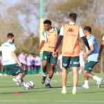 Cuiabá x CRB: Onde assistir ao vivo, escalações e tudo sobre o duelo da Série B. Imagem: AssCom Dourado