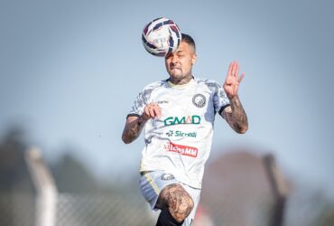 Operário Ferroviário x Amazonas FC: onde assistir, escalações e tudo sobre o jogo decisivo na Série B. Imagem: Andre Oito/OFEC