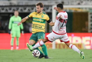 Lance de Cuiabá x CRB. Imagem: AssCom Dourado