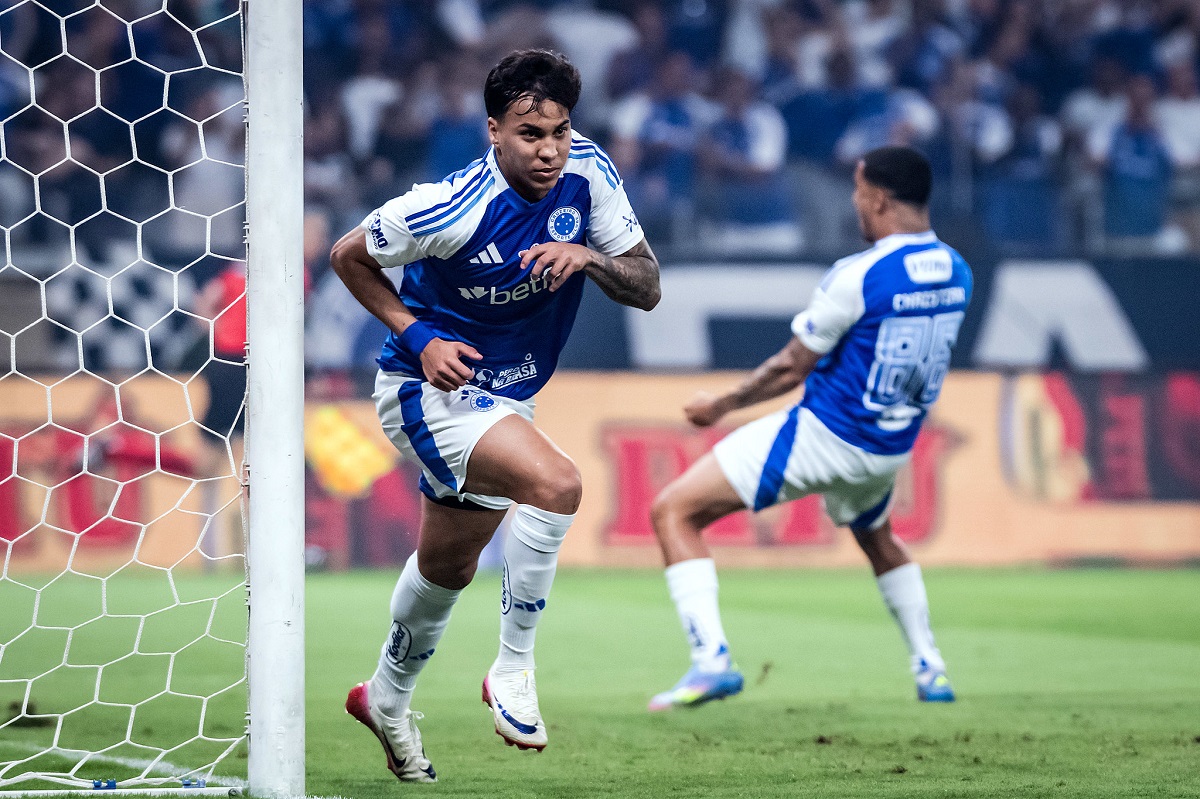Bahia x Cruzeiro: onde assistir ao vivo, escalações e palpites do duelo na Fonte Nova pela 23ª rodada do Brasileirão. Imagem: Gustavo Aleixo/Cruzeiro