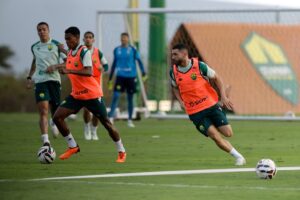 Cuiabá x Chapecoense: onde assistir, escalações e tudo sobre o duelo pelo G-4 da Série B. Imagem: AssCom Dourado