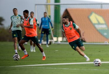 Cuiabá x Chapecoense: onde assistir, escalações e tudo sobre o duelo pelo G-4 da Série B. Imagem: AssCom Dourado