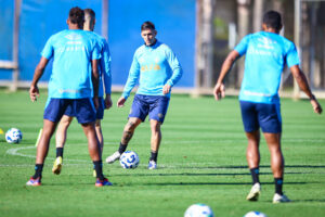Grêmio x Vitória ao vivo: onde assistir, escalações e tudo sobre o duelo pelo Brasileirão 2025. Imagem: Lucas Uebel/GFBPA