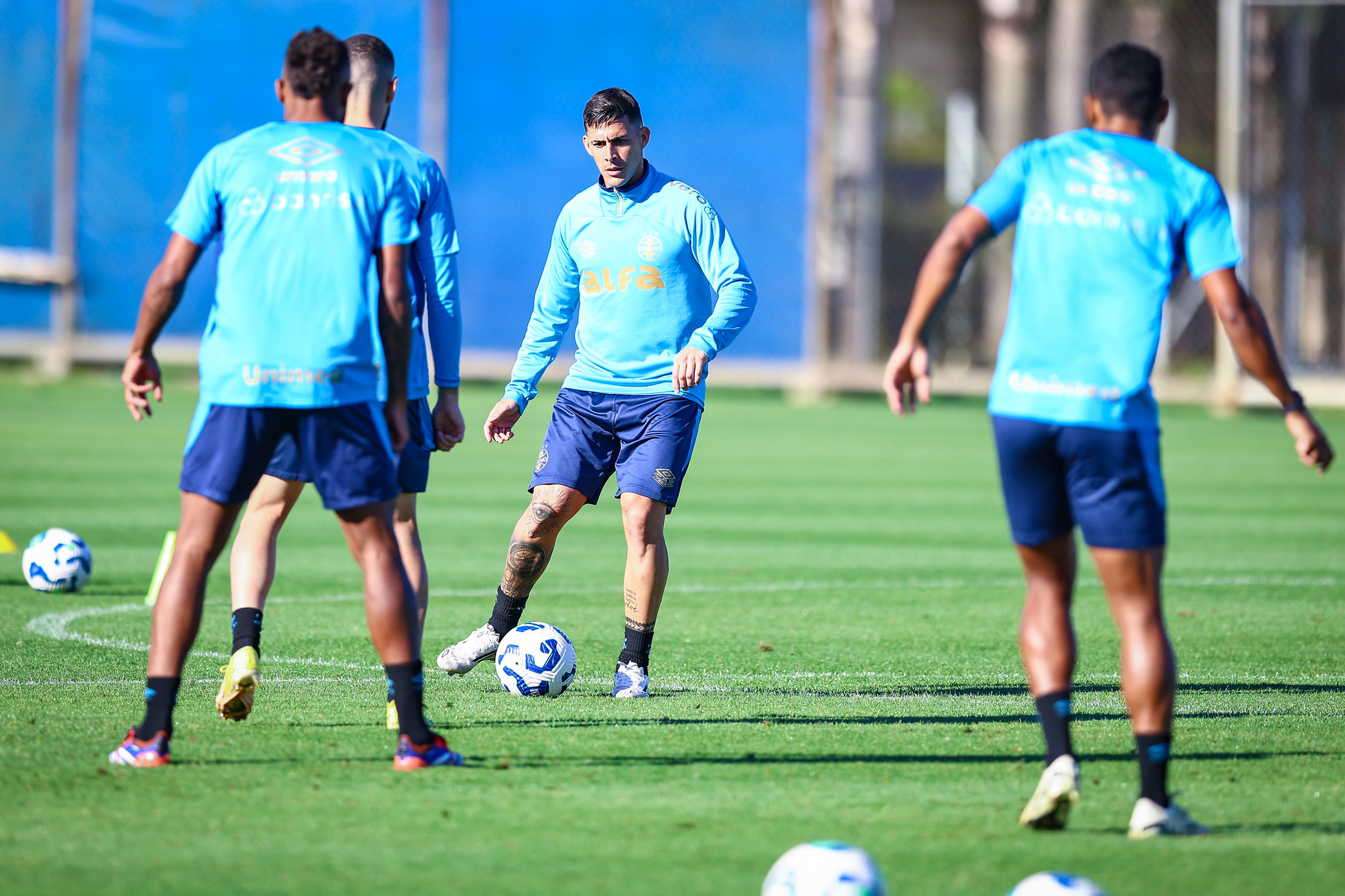 Grêmio x Vitória ao vivo: onde assistir, escalações e tudo sobre o duelo pelo Brasileirão 2025. Imagem: Lucas Uebel/GFBPA
