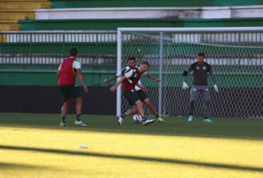 Chapecoense x Avaí: Saiba onde assistir, prováveis escalações e tudo sobre o clássico catarinense pela Série B. Imagem: ACF