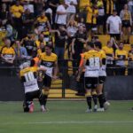 Criciúma x Paysandu: duelo de extremos na Série B promete emoções neste domingo. Imagem: Celso da Luz/CEC