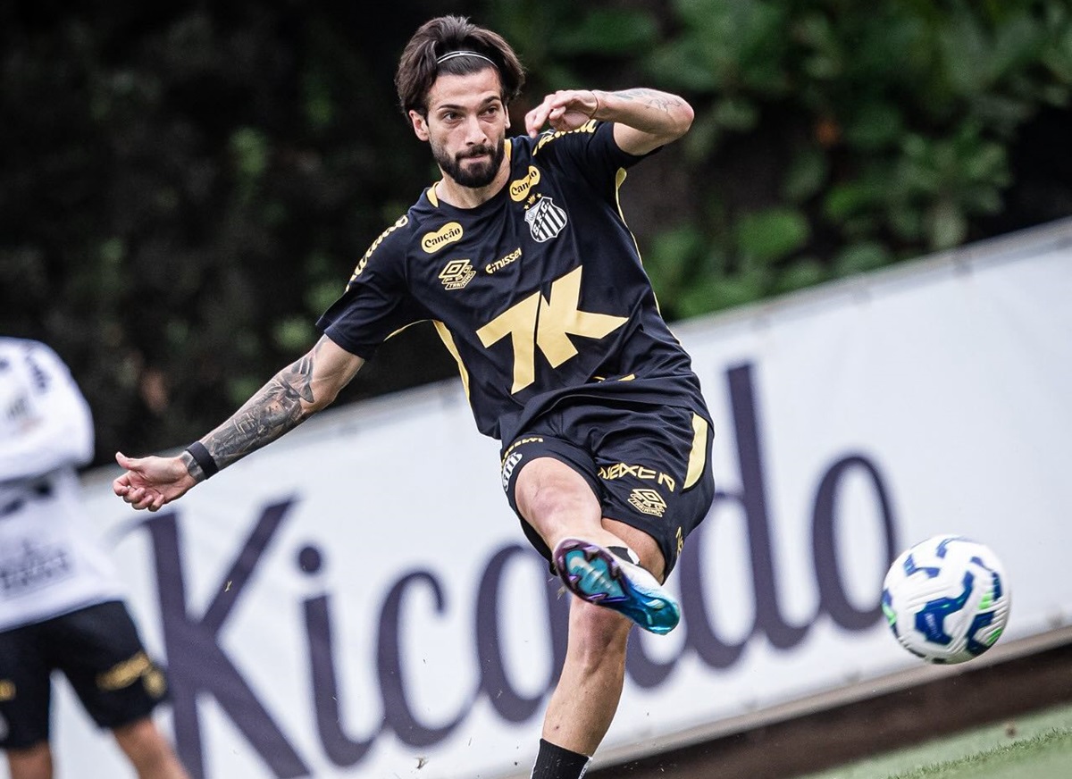 Red Bull Bragantino x Santos: Onde assistir, escalações e tudo sobre o jogo do Brasileirão 2025. Imagem: Raul Baretta/Santos FC