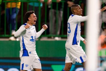 Avaí x Coritiba: duelo na Ressacada promete emoção na Série B – onde assistir e prováveis escalações. Imagem: Divulgação Avaí