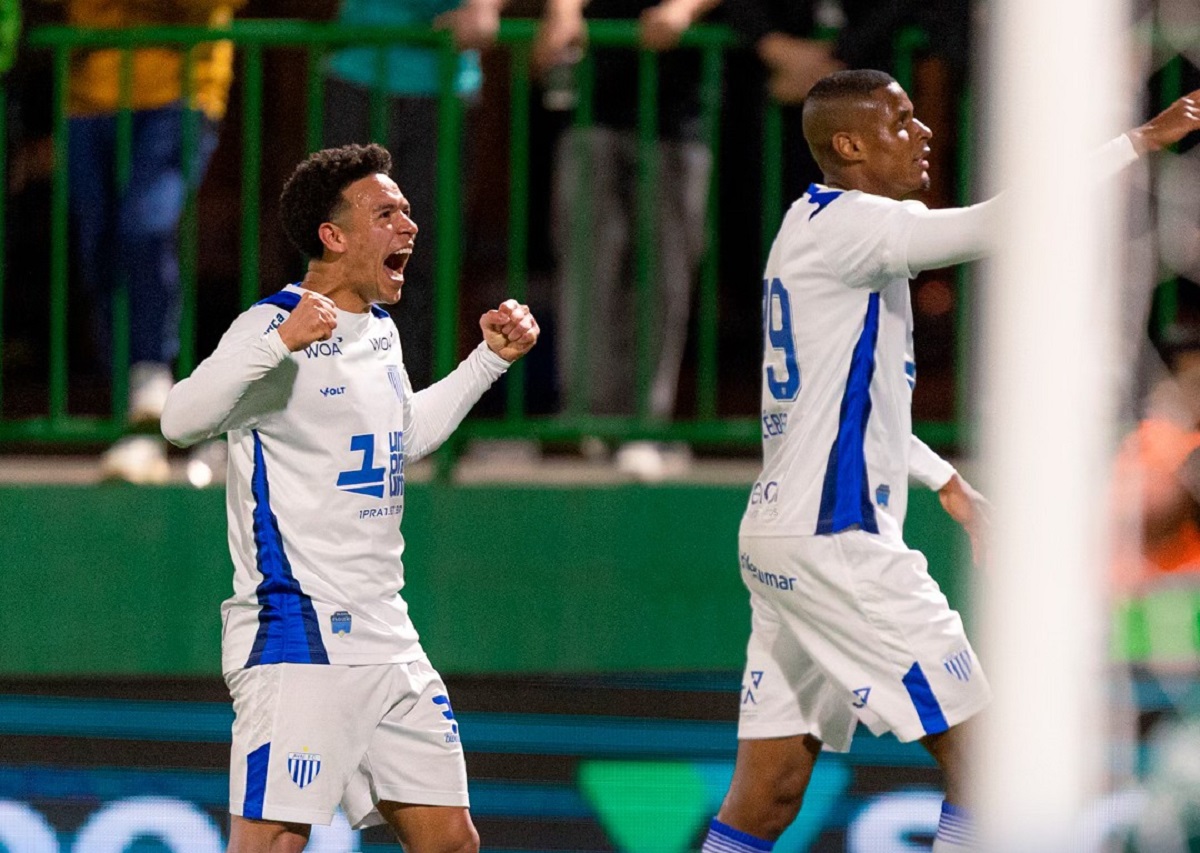 Avaí x Coritiba: duelo na Ressacada promete emoção na Série B – onde assistir e prováveis escalações. Imagem: Divulgação Avaí