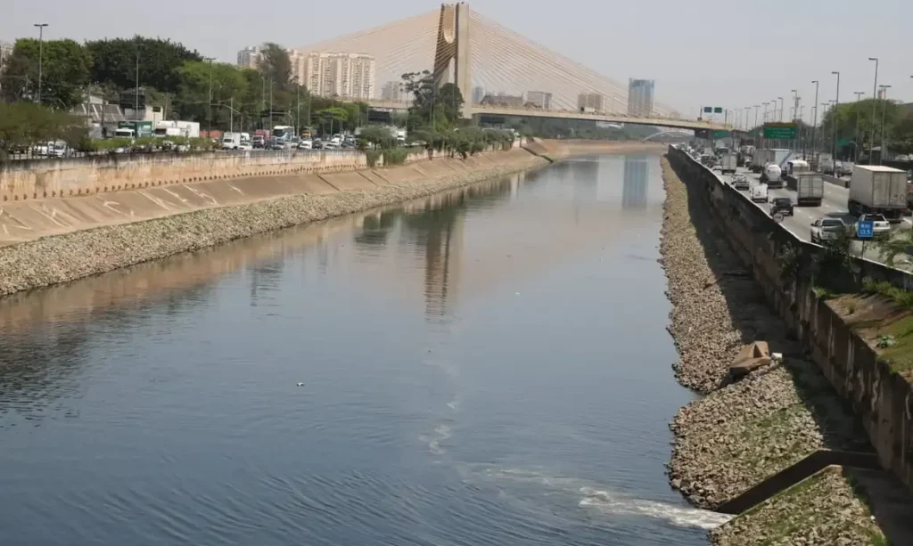 Rio Tietê segue vulnerável mesmo após redução da poluição