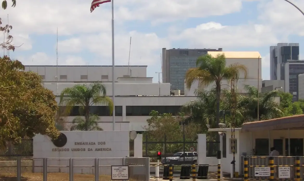 Embaixada dos EUA ameaça Alexandre de Moraes em meio a julgamento