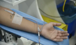 Reumatologia alerta para falta de centros de infusão no SUS
