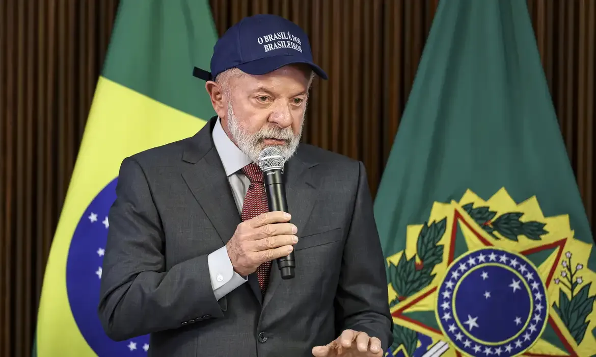 Lula faz pronunciamento no 7 de setembro e assiste ao filme Malês